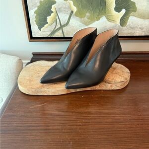 Pour La Victoire Women's Kora Kitten Heel Booties Black Pointy Size 7